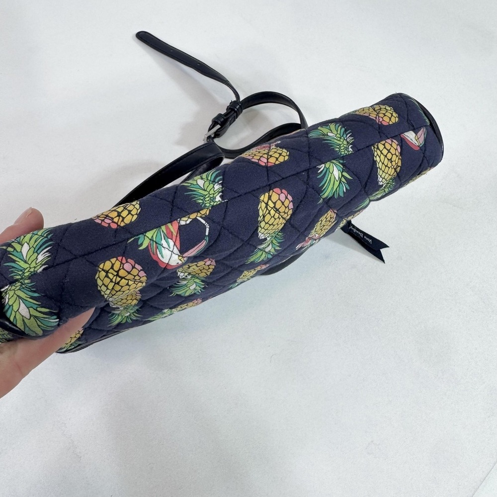 Vera Bradley Crossbody Bag Womens Navy Quilted Pineapple‎ Print Zip Pockets - Picture 6 of 11
